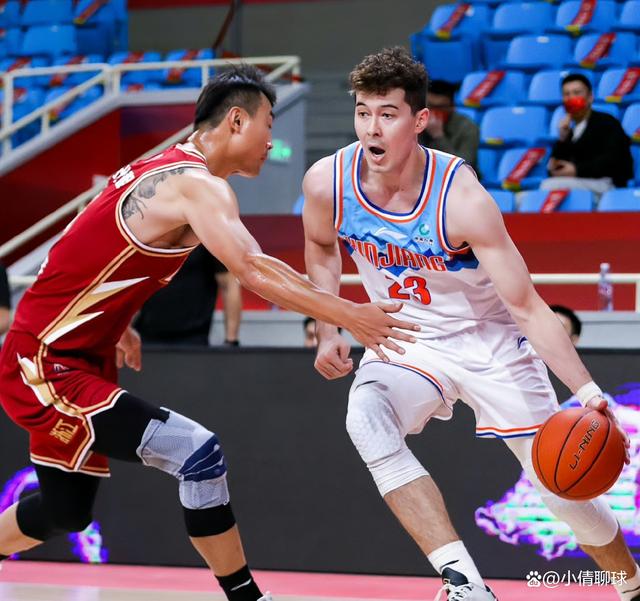 转折点夏洛特黄蜂门线救险；CBA季后赛赛前攻防权衡；话题不断；赛季目标并未改变的简单介绍