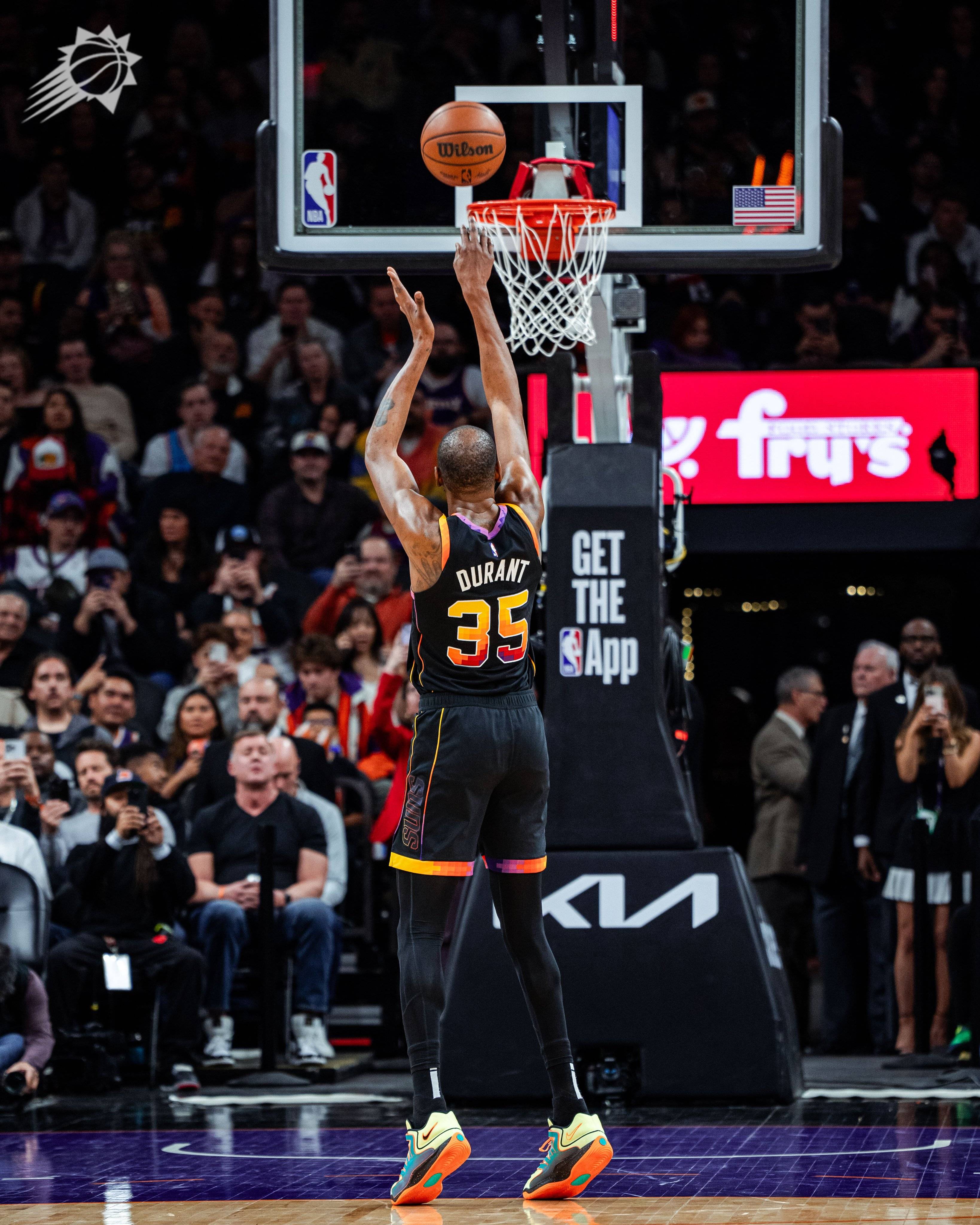 杜兰特回归赛场，挺进下一轮首场状态亮眼，独行侠观众沸腾！的简单介绍